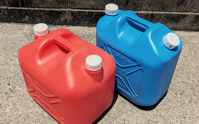 灯油の入れ物の写真